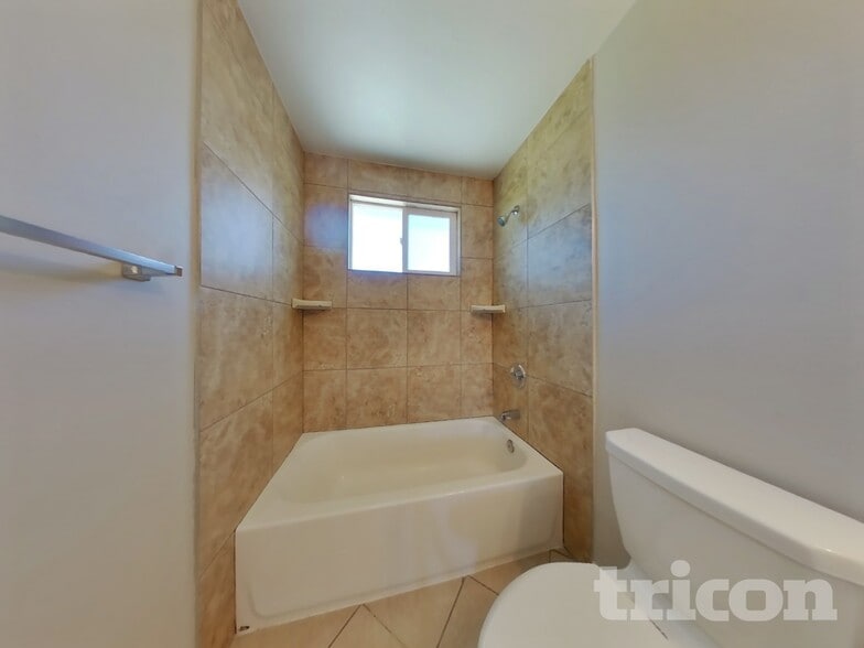 Building Photo - 207 Roger St