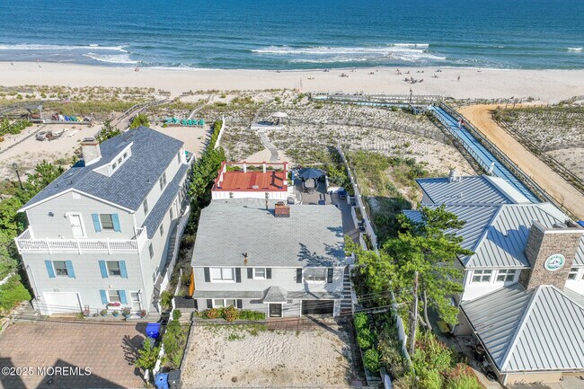 Building Photo - 14 Falls Rd