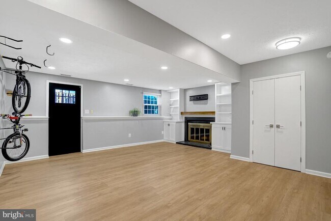 Building Photo - 6063 Hydrangea Dr