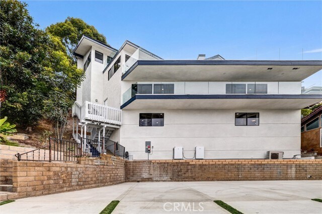 Building Photo - 1360 Baja St