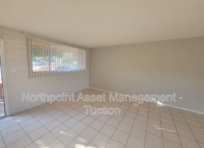 Building Photo - 210 S Alandale Pl