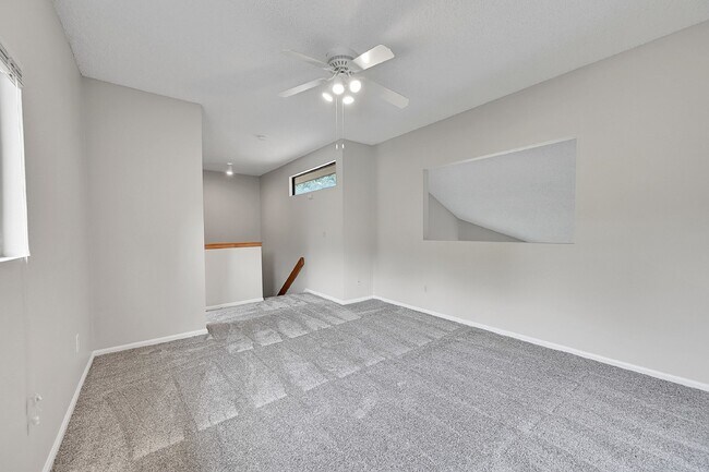 Building Photo - $1,850.00, 2 bed, 2 bath, located in Color...