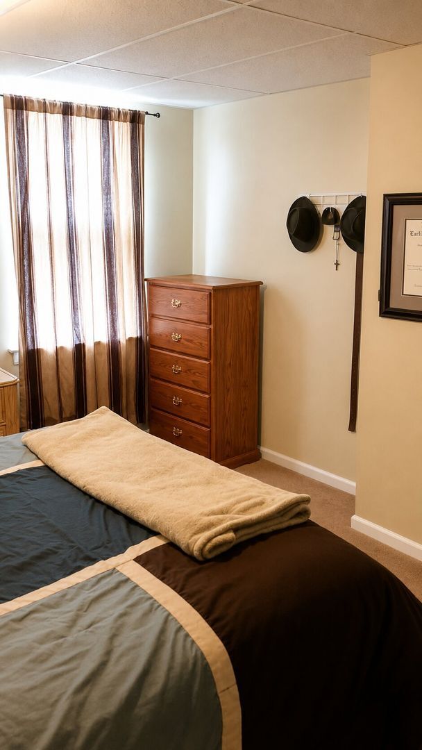 Building Photo - Room to Spread Out in This Pet-Friendly 2-Bedroom Home