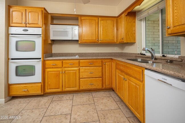 Building Photo - 4613 E Escondido Ave
