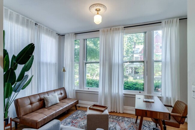 Building Photo - 351 Thrall St