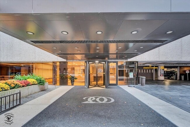 Building Photo - 200 E Delaware Pl