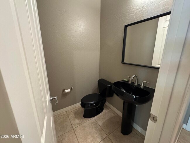 Building Photo - 3172 E Birchwood Pl
