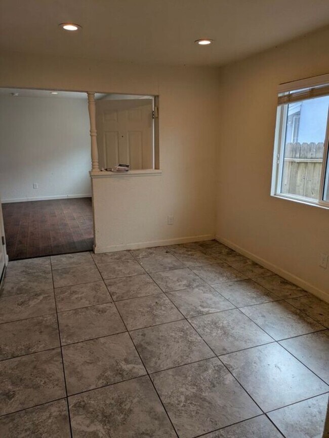Building Photo - 5905-07 CLOVER MANOR WAY