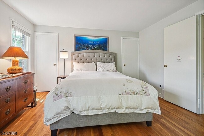 Building Photo - 305 Lupine Way