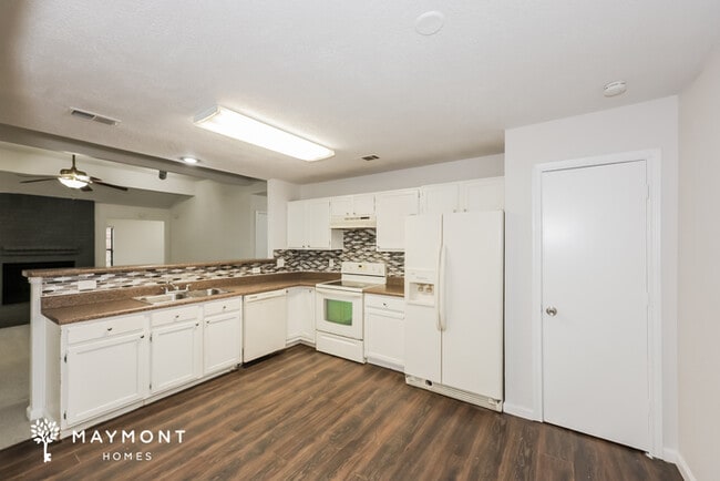 Building Photo - 105 Caprock Dr