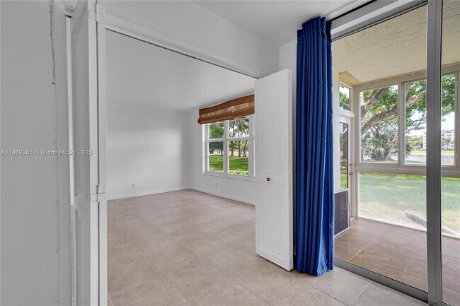 Building Photo - 2940 N Course Dr