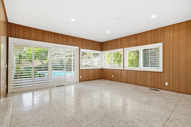 Building Photo - Alto Cedro Estate Lease