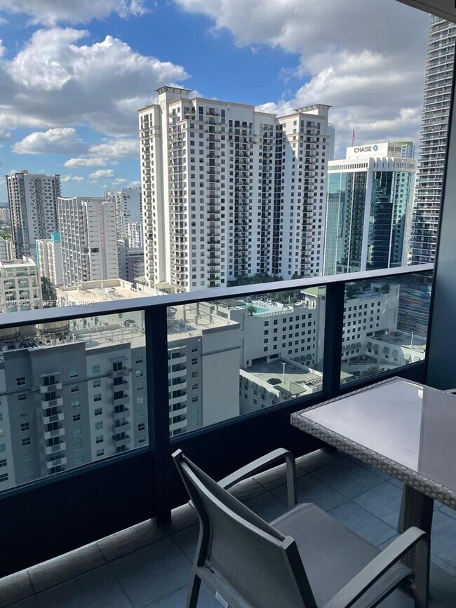 Building Photo - 1000 Brickell Plaza