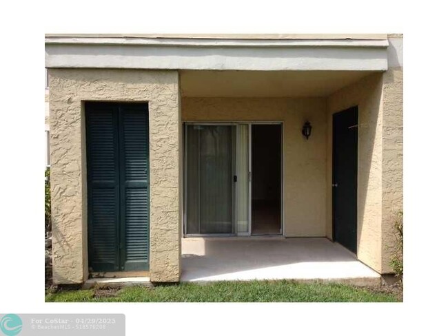 Building Photo - 899 Riverside Dr