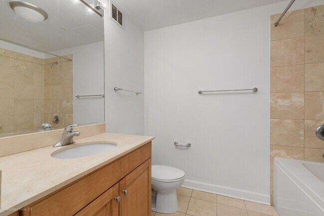 Building Photo - 420 E Waterside Dr