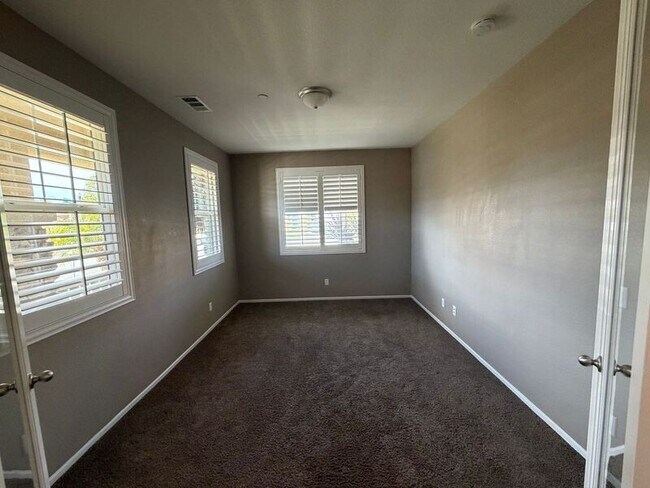 Building Photo - 27238 Avon Ln