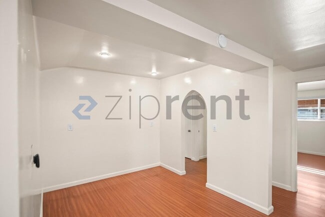 Building Photo - 41861 Maywood St