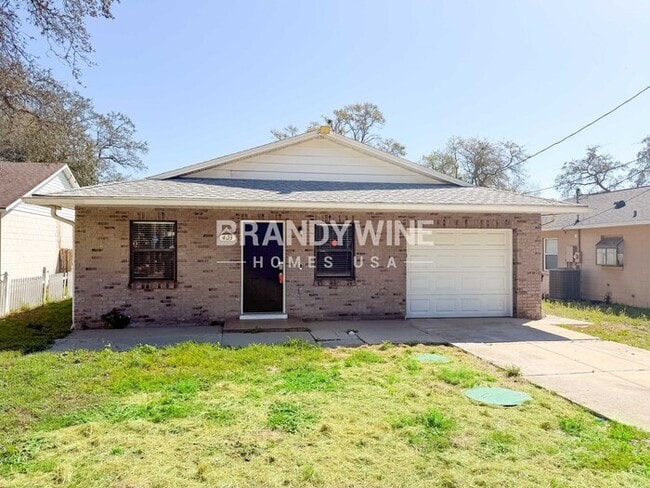 Building Photo - 403 Crabtree Ave