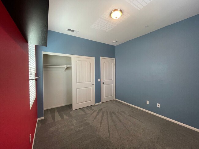 Building Photo - Spacious Chula Vista Home | 2 Car Garage | Pools, Gym & Tennis Courts