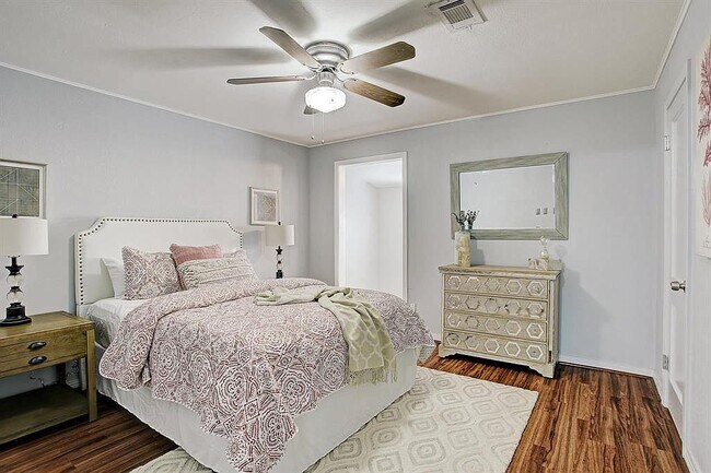 Master bedroom has two closets - 1617 Tabor St