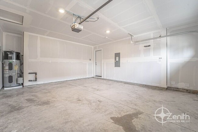 Building Photo - 4712 NE 37th Ct