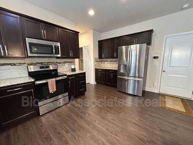 Building Photo - 1464 Land Grv Dr
