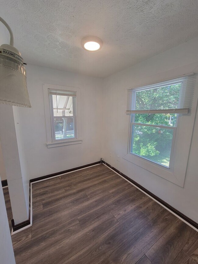 Building Photo - 1185 E 167th St