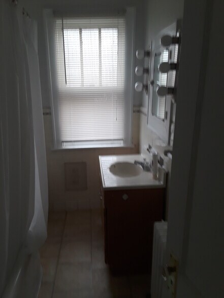 Bathroom - 1057 Washington Ave