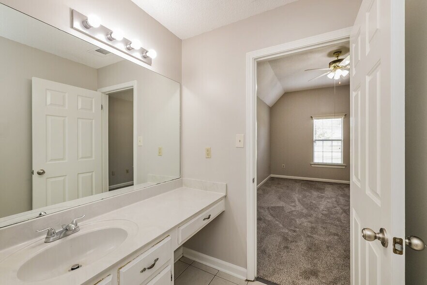 Building Photo - 4557 Cottage Hill Cove