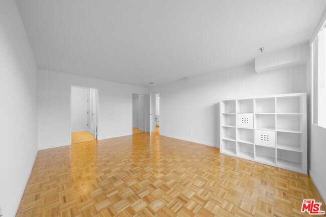 Building Photo - 1601 N Fuller Ave