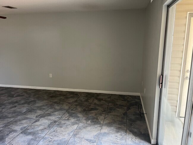 Building Photo - 138 Scottwood Dr SE