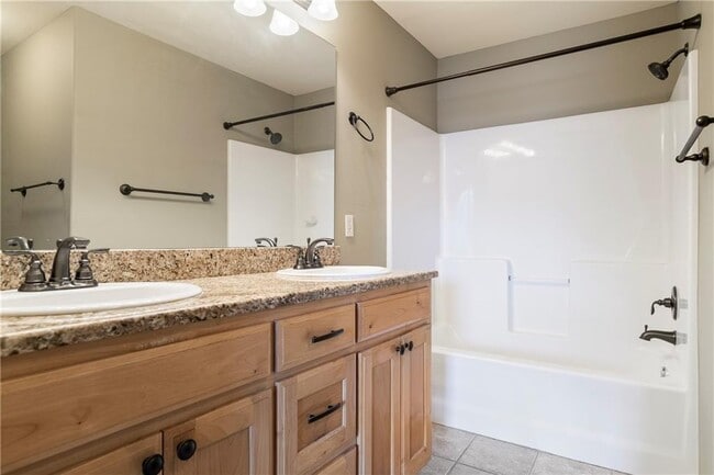 Building Photo - 403 Cherry St