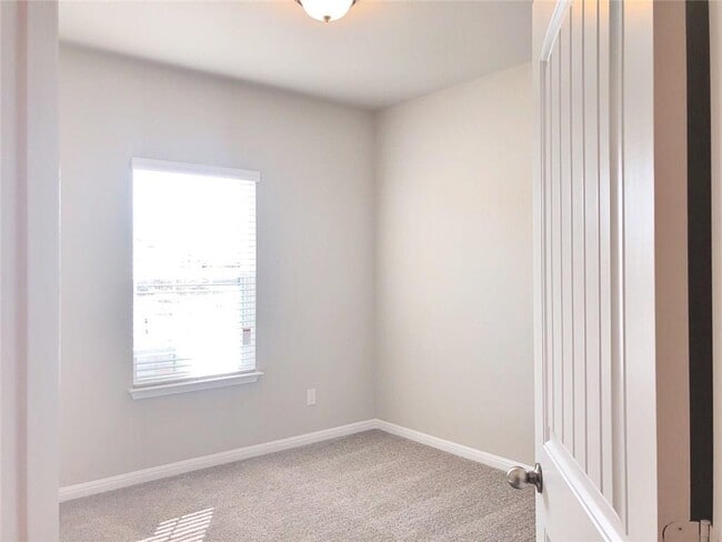 Building Photo - 2024 Birkby Ct