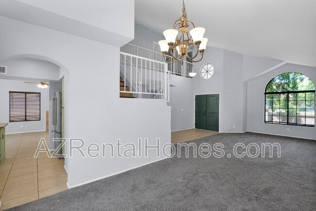 Building Photo - 39 E La Vieve Ln
