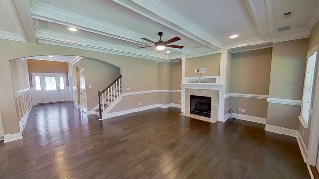 Building Photo - Custom 4 BD/2.5 BA Home with Community Pool, Water Access and Day Dock!