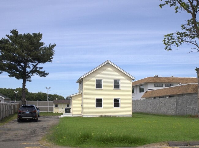 Building Photo - 588 North St