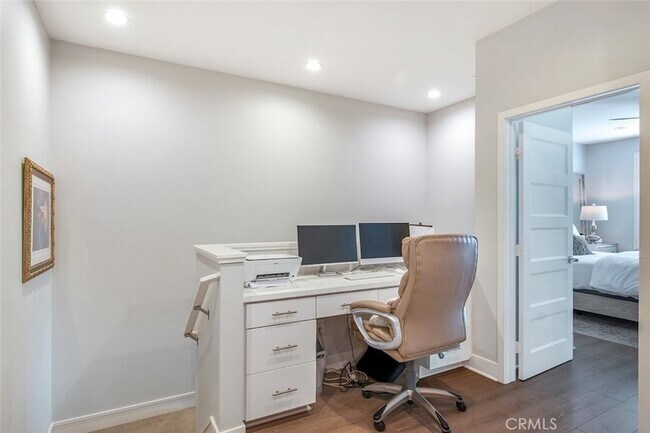 Building Photo - 10 Brownstone Way
