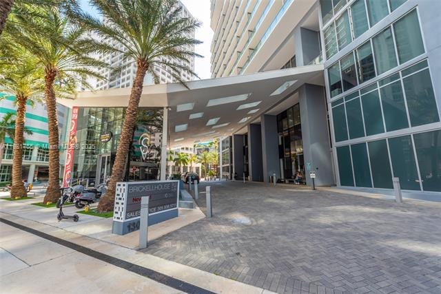 Building Photo - 1300 Brickell Bay Dr