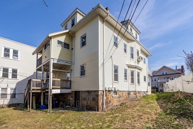 Building Photo - 327 Ashmont St