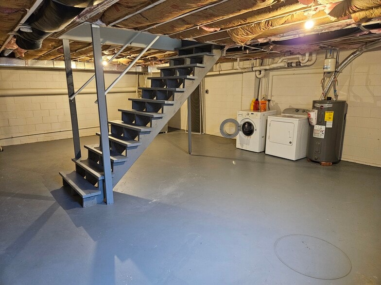 Full basement with laundry hookups - 26 Carter Pl