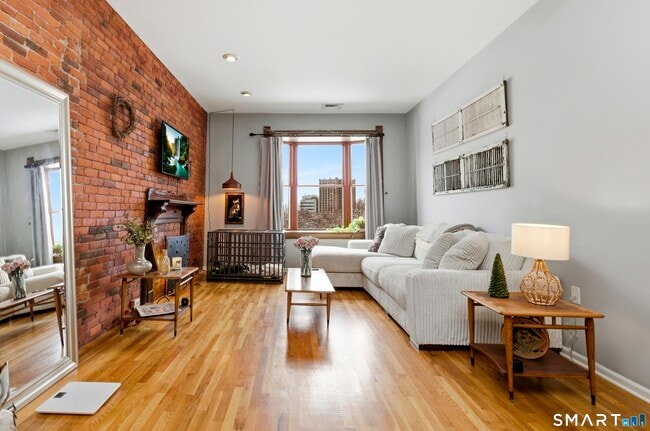 Building Photo - 1 Linden Pl