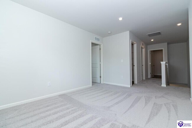 Building Photo - 104 Ashwood Ave