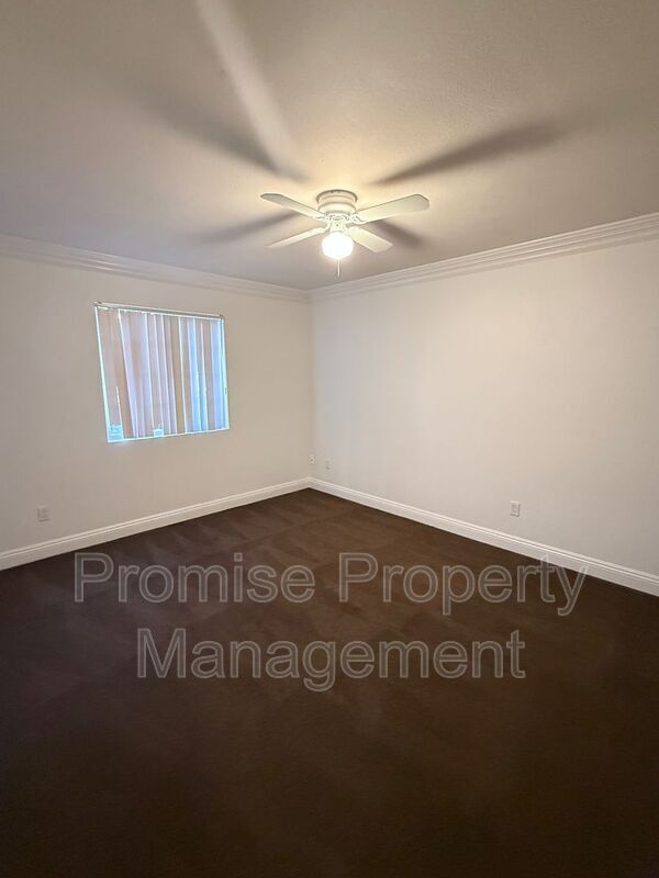 Building Photo - 6 E Lexington Ave