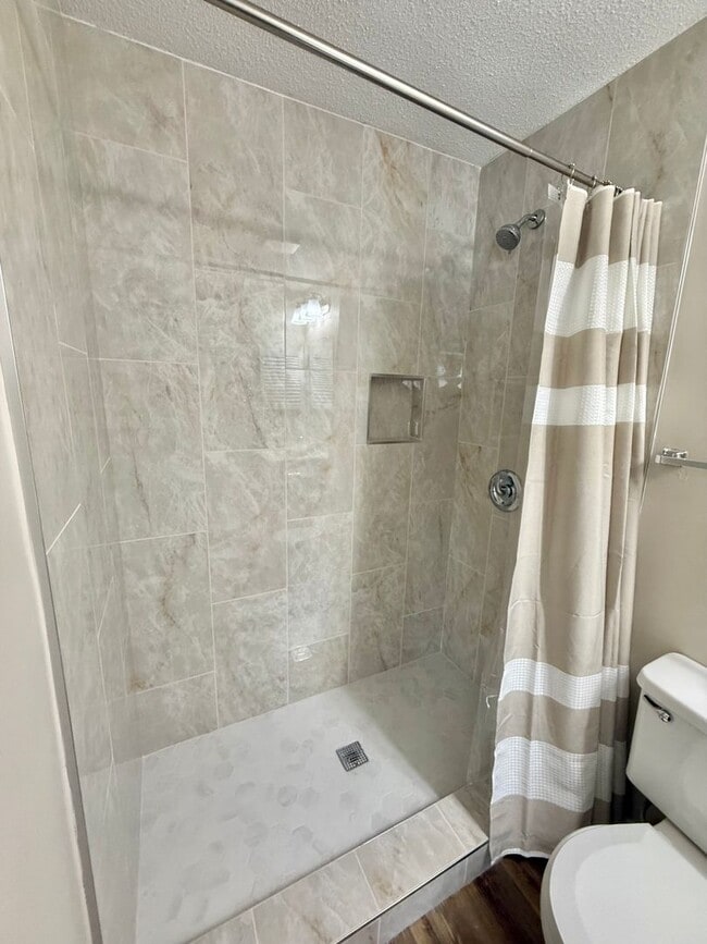 Building Photo - ONE MONTH RENT FREE Fully Renovated 2 Bed, 2 Bath Condo in South Charlotte