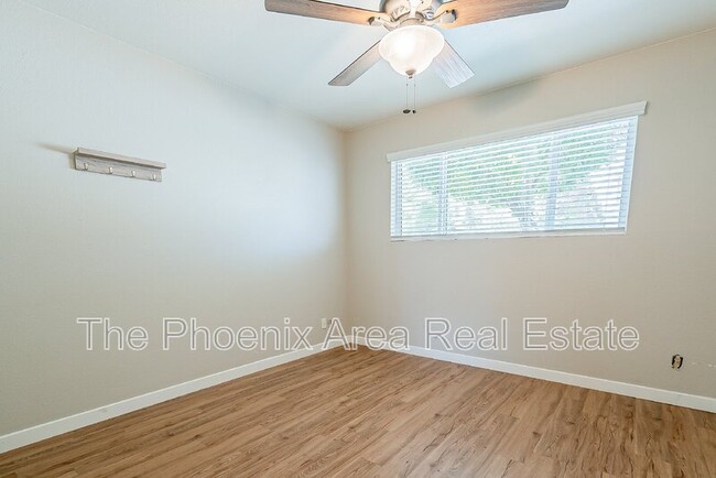 Building Photo - 1102 N 72nd Pl
