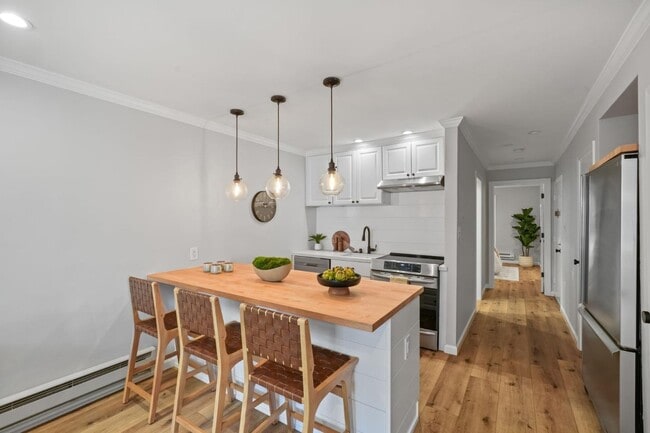 Building Photo - 1250 Clay St