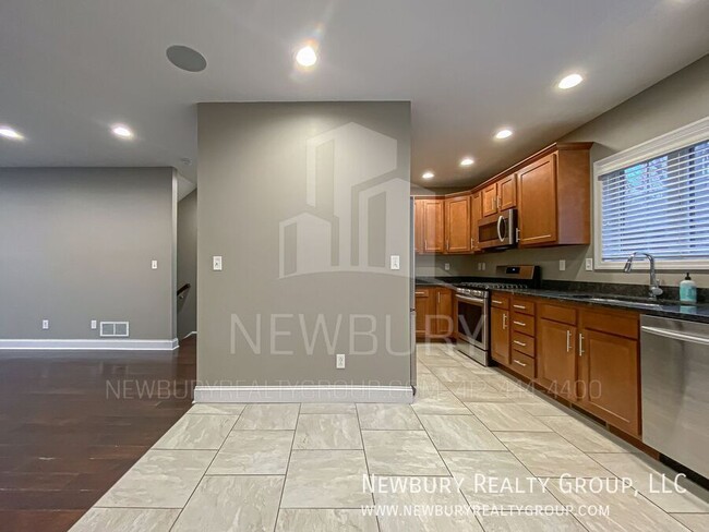 Building Photo - 2 Bedroom, 2.5 Bath Townhome - Discover th...