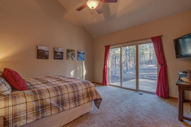 Building Photo - Seasonal Rental- Available through April 30, 2026