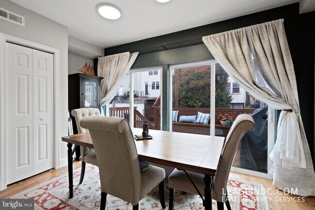 Building Photo - 1272 Oates St NE