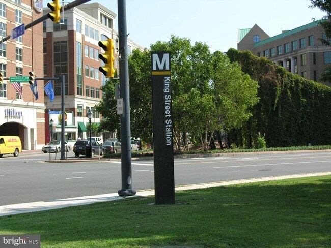 Building Photo - 226 Guthrie Ave